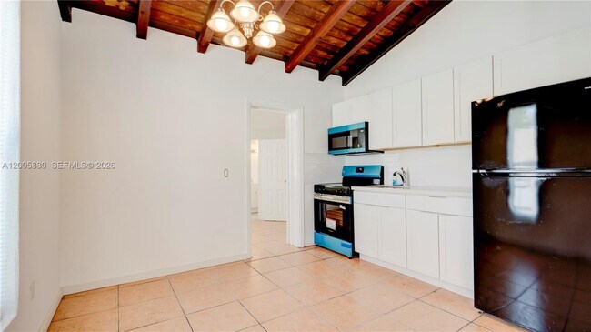 Building Photo - 1085 NE 128th St