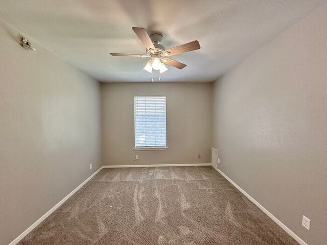 Building Photo - Available Now! 3 Bedroom 2.5 Bath Duplex i...
