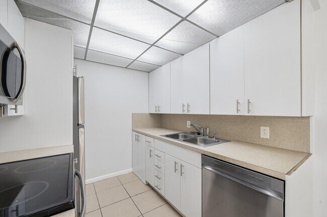 Building Photo - 2401 Antigua Cir