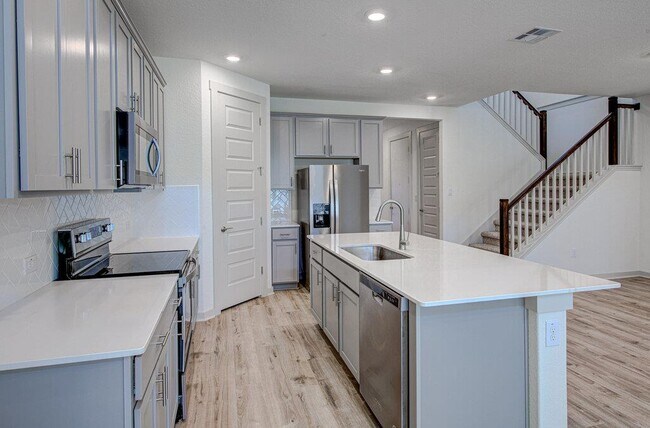 Building Photo - 221 Indian Shoal Dr