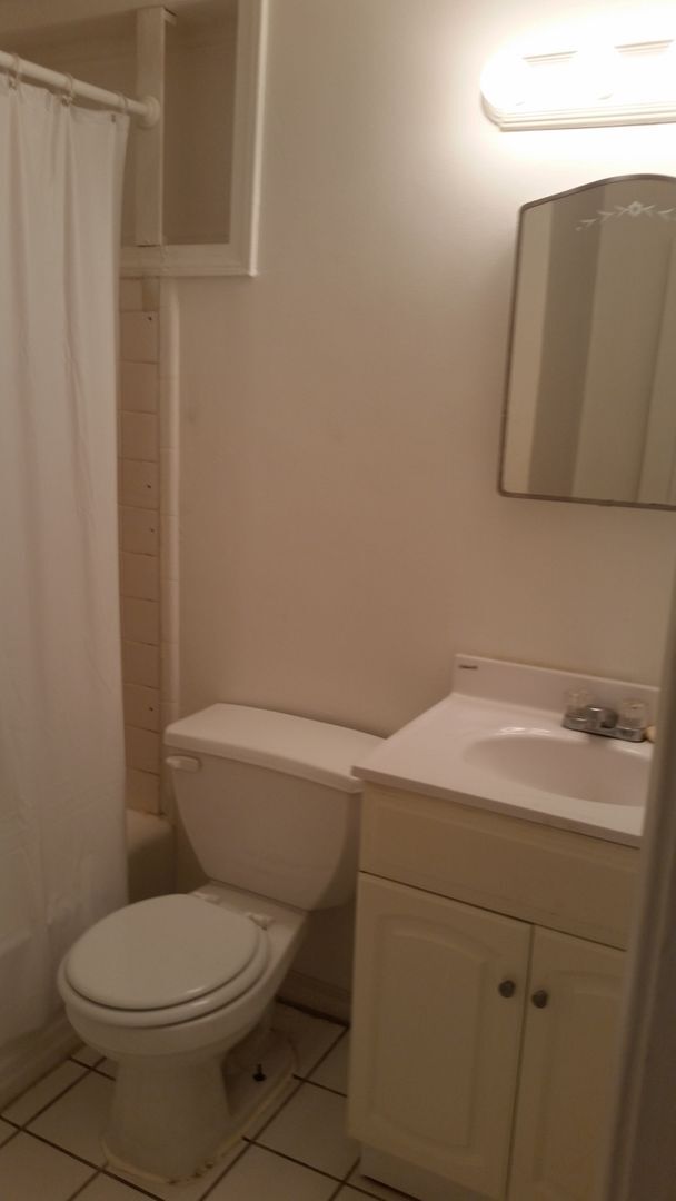 Building Photo - 1113-1113 19th St NE