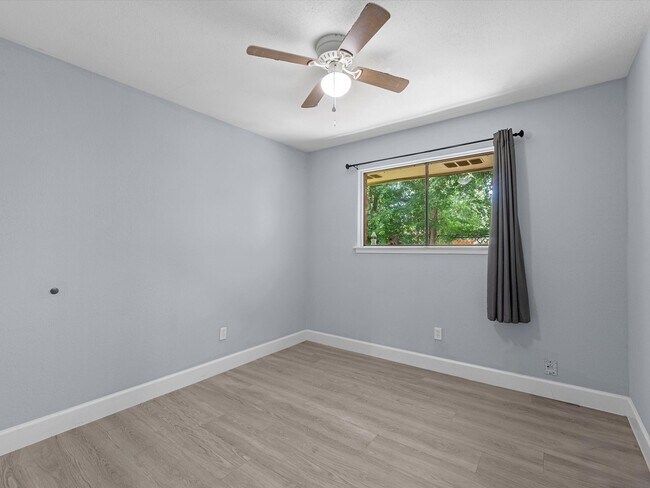 Building Photo - 4431 Oak Shadows Dr