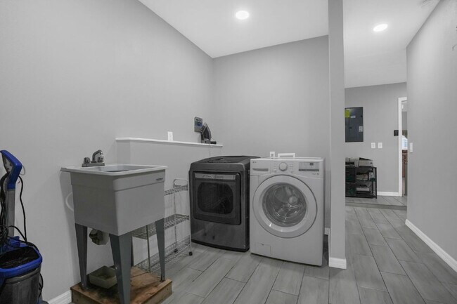 Building Photo - 2620 Willow Glen Cir