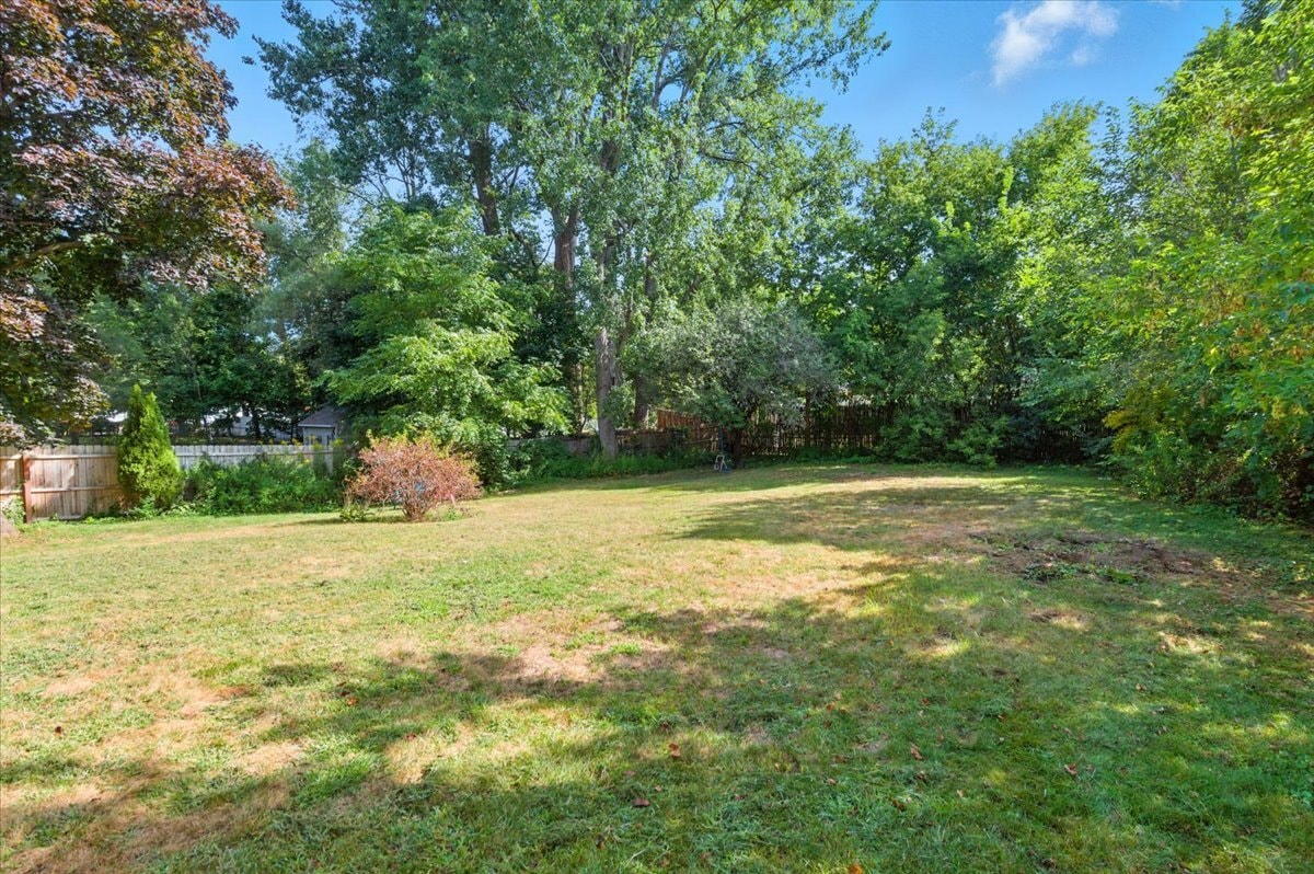 Building Photo - 18 Maplewood Dr