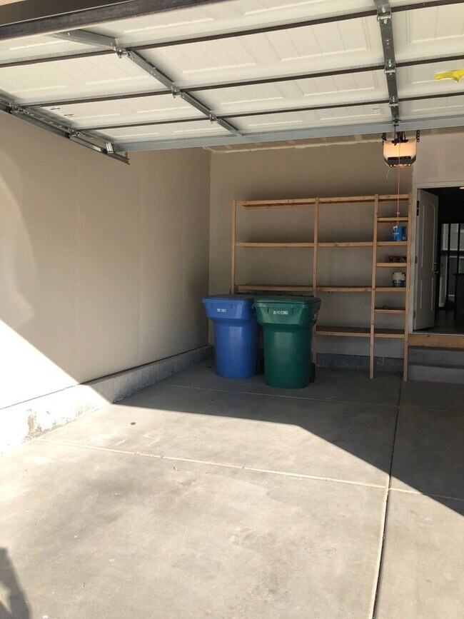 Building Photo - 3216 W Prairie Grass Dr