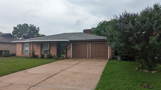 Building Photo - 6130 S Pinesap Dr