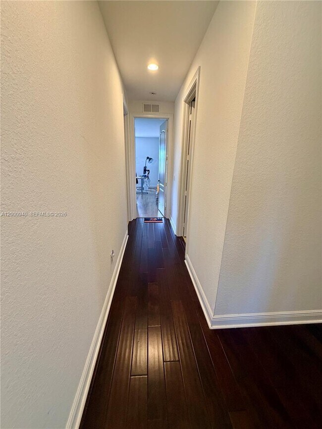 Building Photo - 8630 Lakeside Bnd