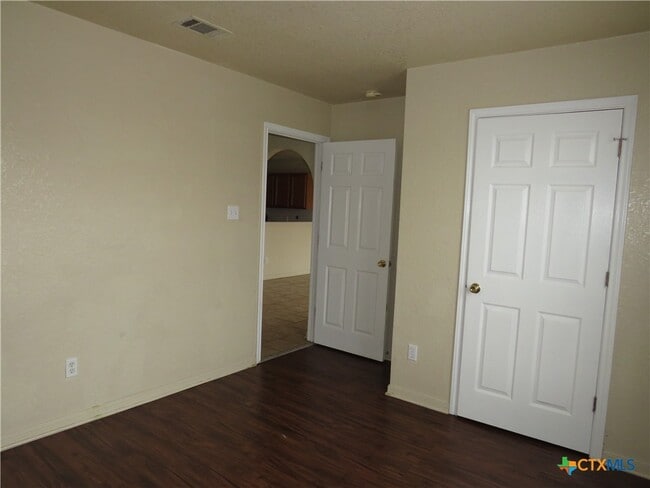 Building Photo - 1602 Dugger Cir