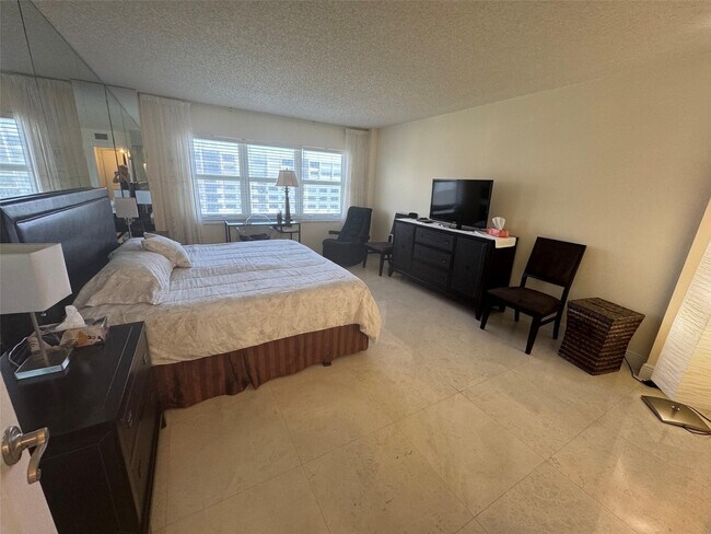 Building Photo - 5000 N Ocean Dr