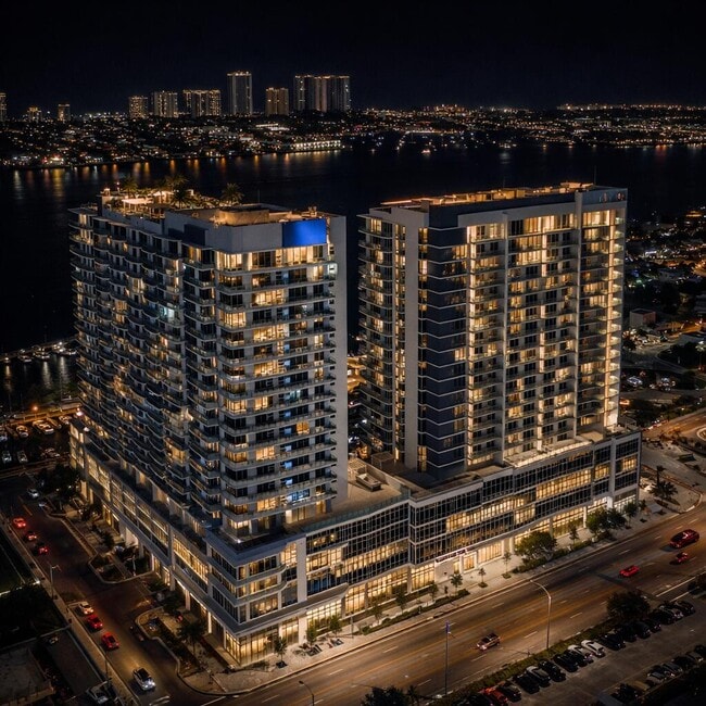 Building Photo - 220 Lake Shore Dr