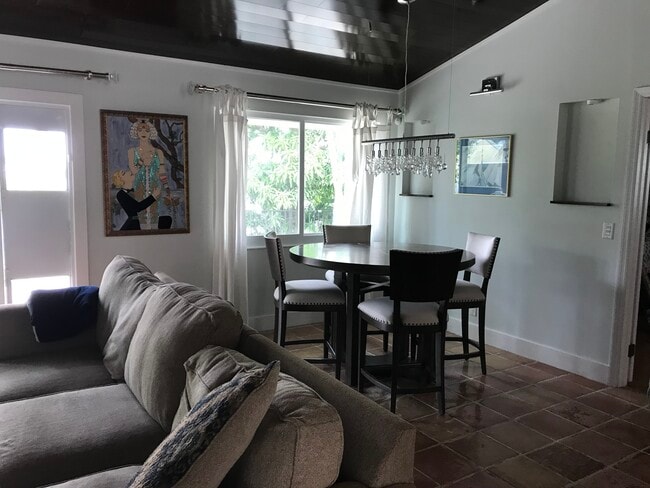 Building Photo - 1812 Edgewater Dr