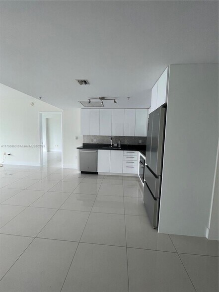 Building Photo - 92 SW 3rd St