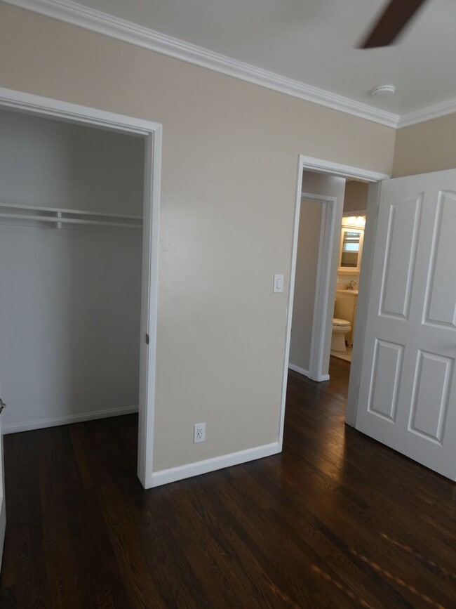 Building Photo - *Available NOW  in Lakewood!*