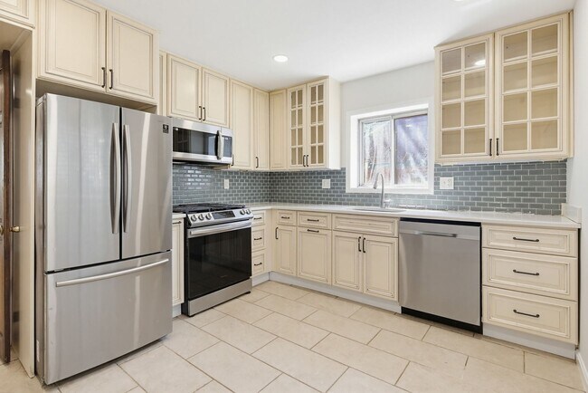 Building Photo - 9717 Hedin Dr