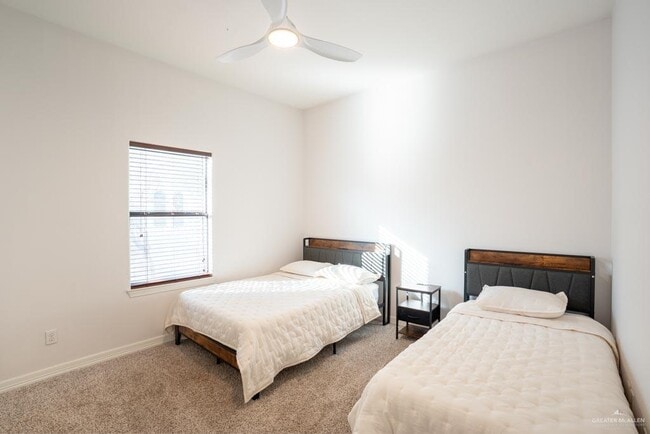 Building Photo - 21 S 5th St