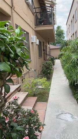 Building Photo - 347 S Sierra Madre Blvd