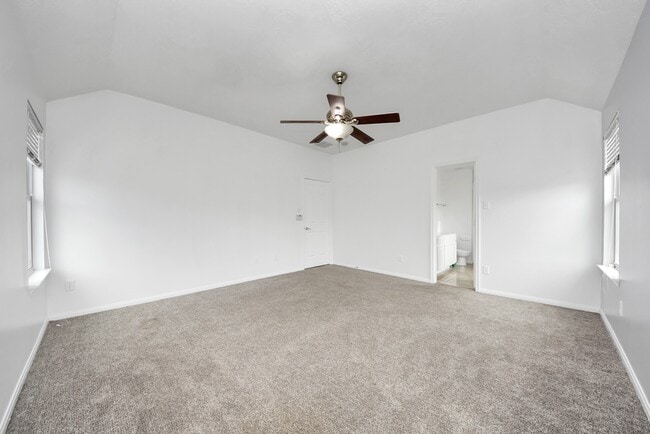 Building Photo - 7238 Foxshadows Ln