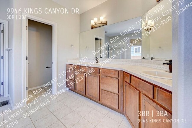 Building Photo - 9946 Kings Canyon Dr