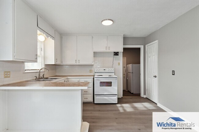 Building Photo - Spacious 3 Bed 1 Bath