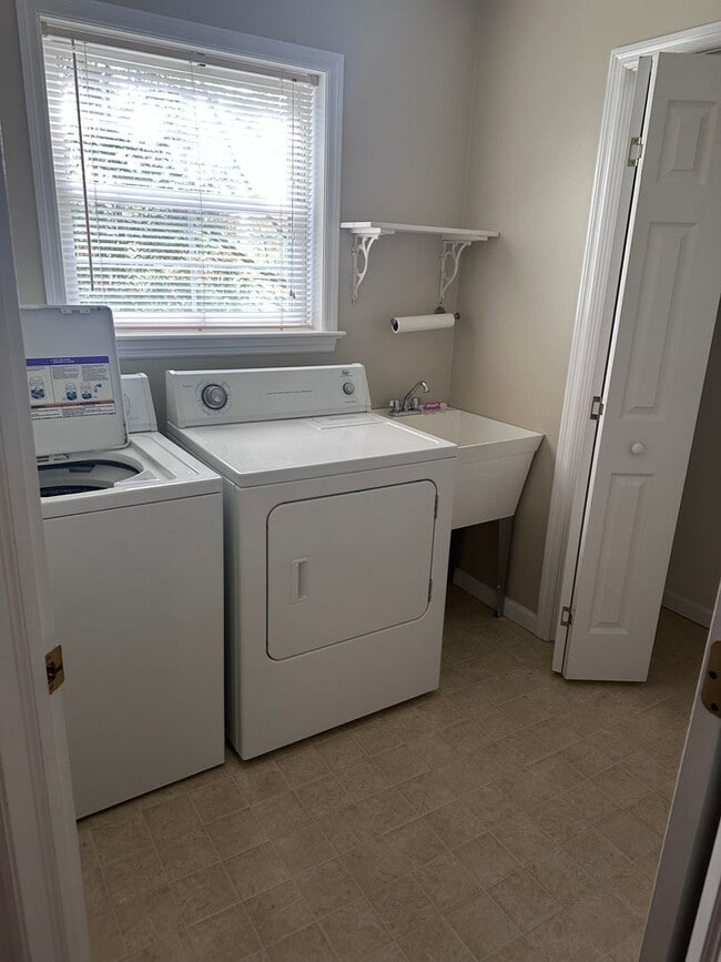 Building Photo - New Listing!! Very nice State College condo available now!