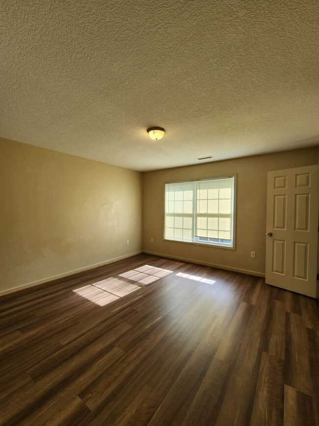 Building Photo - Townhouse Rental-Fletcher, NC