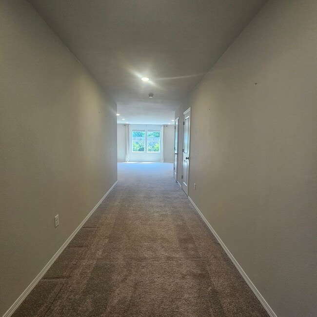 Building Photo - Move-In Ready 3 Bed, 2.5 Bath Home in Desirable Port Orchard Neighborhood