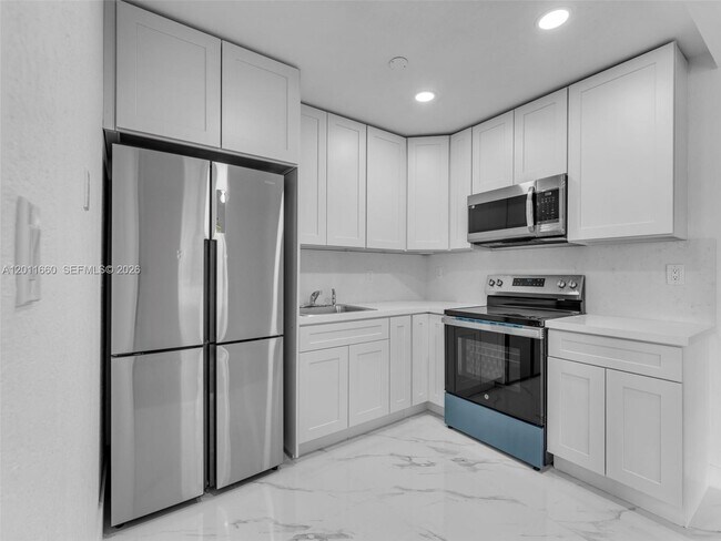 Building Photo - 520 NW 32nd Pl