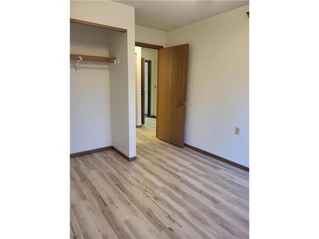 Building Photo - 609 Main St S