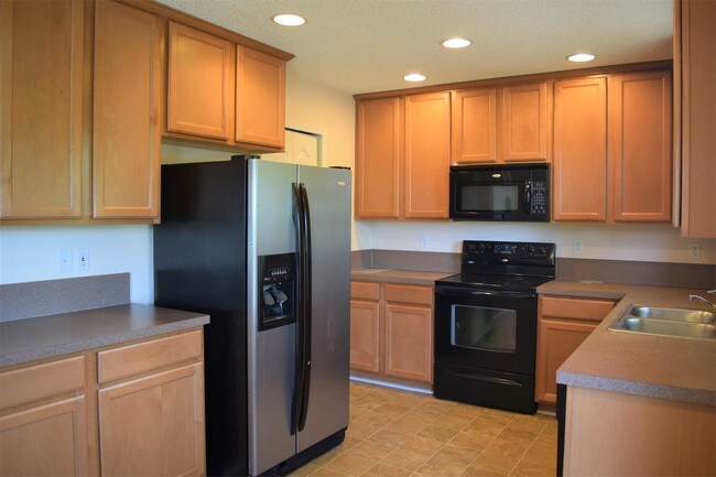 Building Photo - 6796 Gentle Oaks Dr
