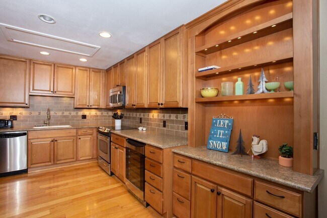 Building Photo - 2 bedroom in Frisco. Walk to Main Street! Garage and Yard! Hot tub!