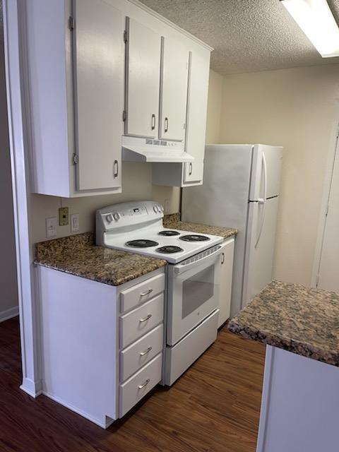 Building Photo - WON'T LAST. NEWLY RENOVATED SINGLE-LEVEL TOWNHOME OFF HULEN, FENCED-IN YARD. PET-FRIENDLY, MOVE-I...