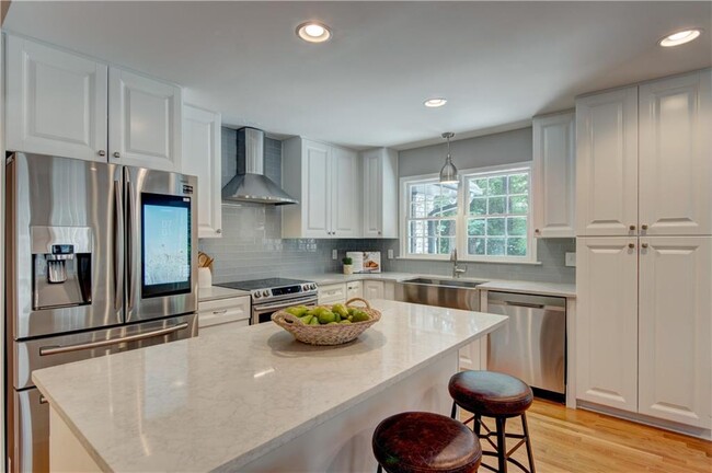 Building Photo - 4540 Club Valley Dr NE