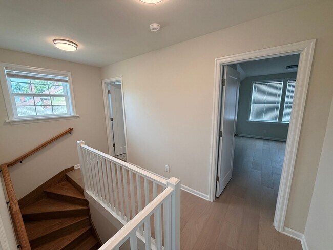 Building Photo - Newly Remodeled 3 bedroom/2 bath Craftsman in Kenton