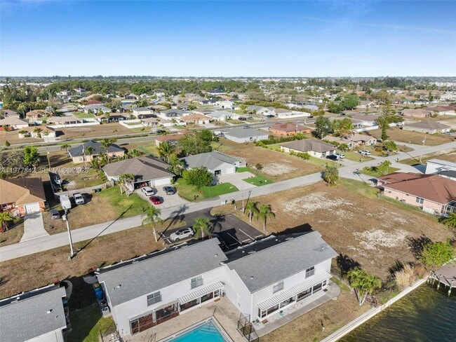 Building Photo - 614 SW 3rd Ct