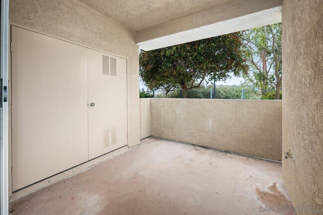 Building Photo - 3539 Caminito El Rincon