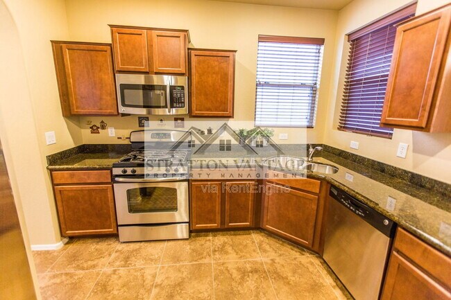 Building Photo - 976 S Adam Way