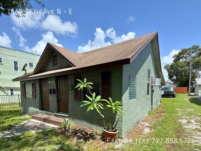 Building Photo - 1665 28th Ave N