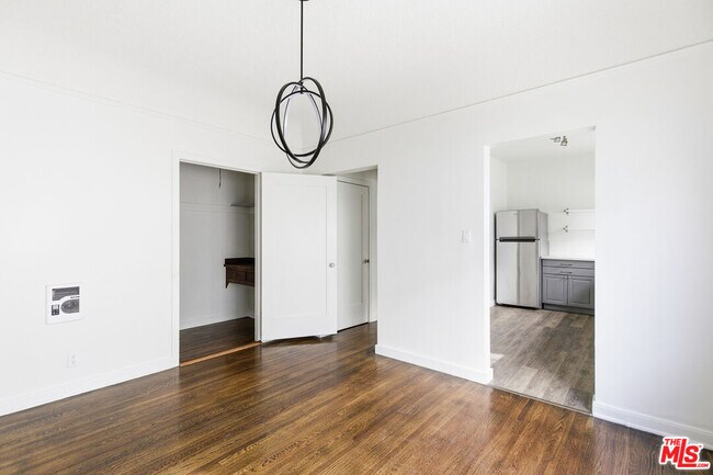 Building Photo - 1357 Cloverdale Ave