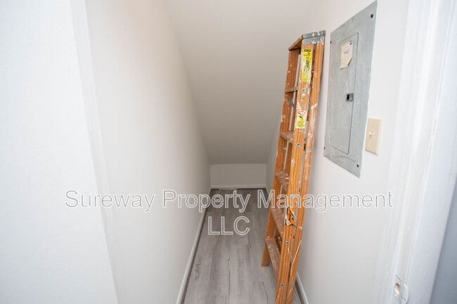 Building Photo - 12 Grant Ln