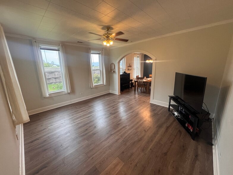 Living room - 2736 McDermott St