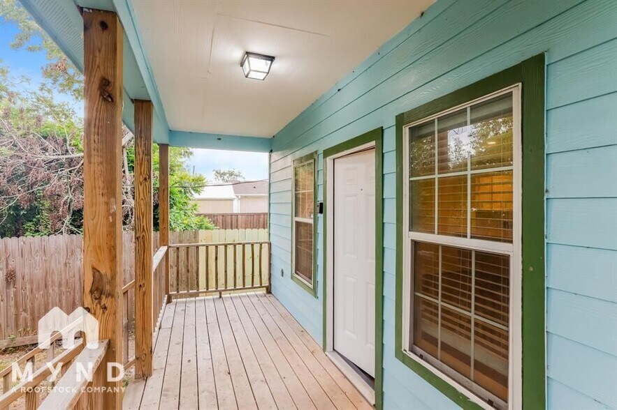 Building Photo - 5003 Higgins St