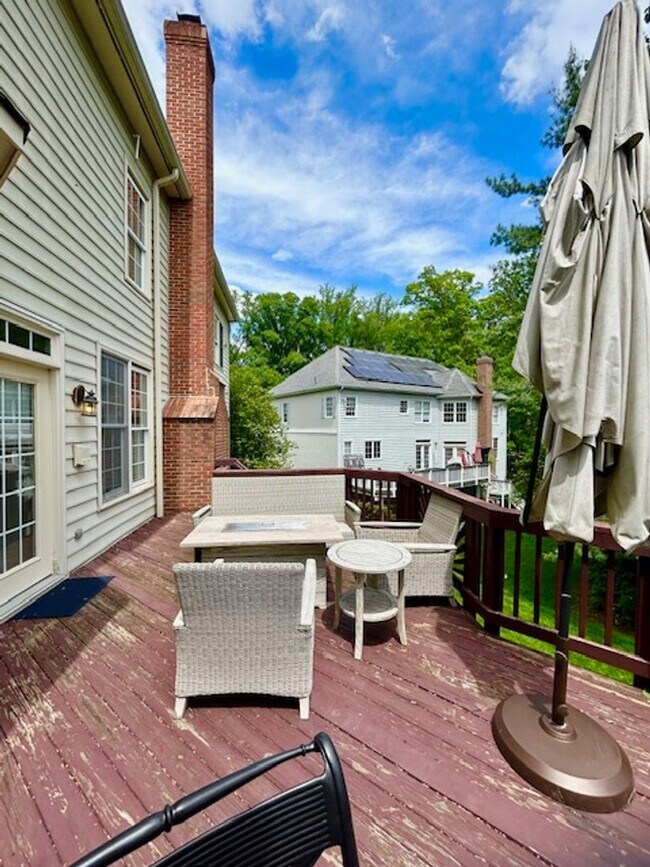 Building Photo - 10503 Aubinoe Farm Dr