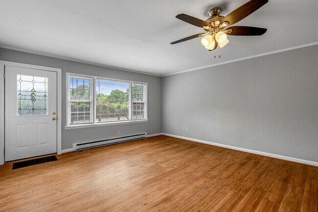 Building Photo - Updated Home, Stainless Steel Appliances, Wood Like Flooring, Deck, Garage!