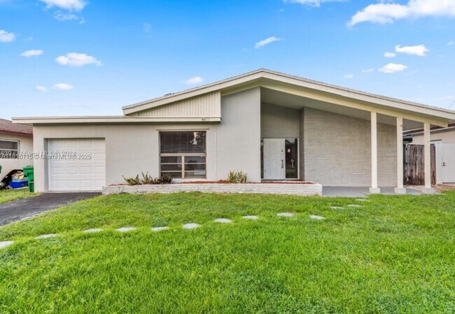 Primary Photo - 6633 Coconut Dr