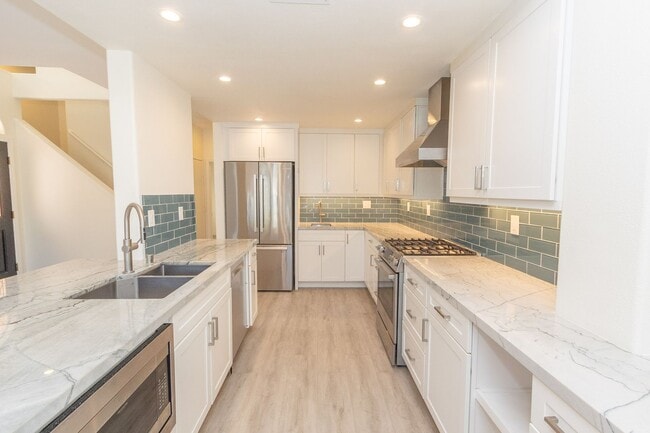 Building Photo - Modern Coastal 3 Bed/3 Bath Townhome w/ Rooftop Deck w/ Bay & Ocean Views in North Pacific Beach!