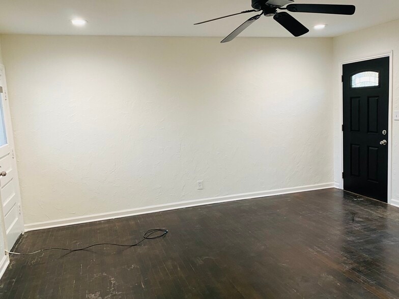 Building Photo - 4217 Donnelly Ave