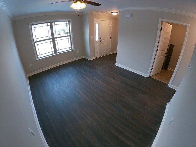 Building Photo - Townhome in the center of Hartsville!!
