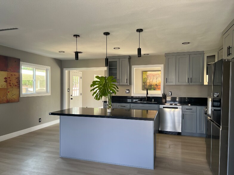 Building Photo - 6382 Yale Cir