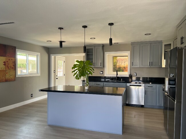 Building Photo - 6382 Yale Cir