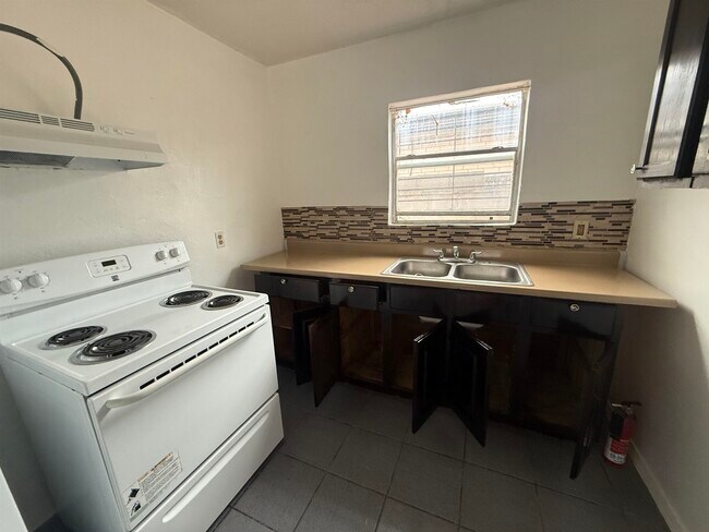Building Photo - 502 El Monte Loop